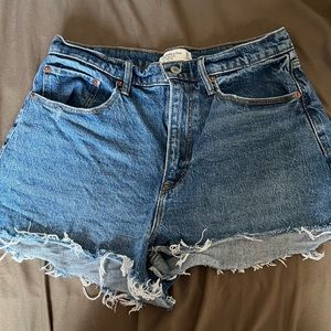 Abercrombie & Fitch Curve Love The Mom Short High Rise 10/30